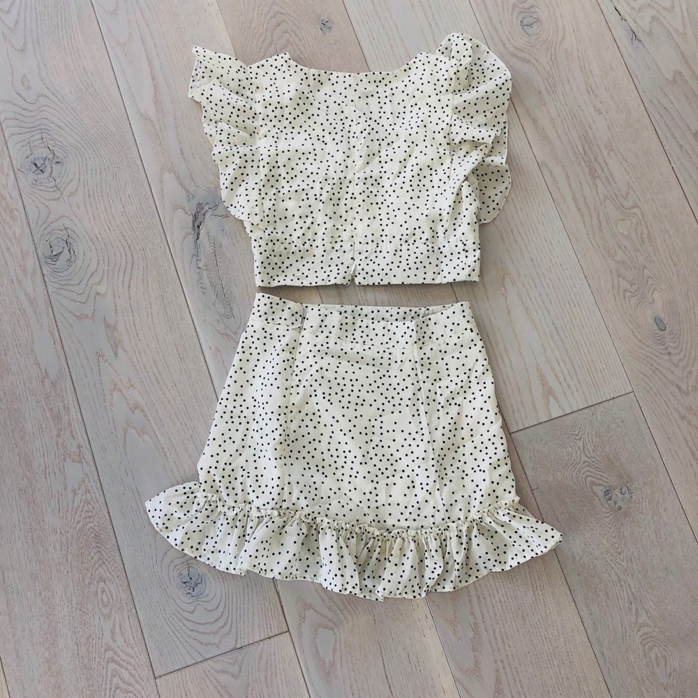 Two piece set - Picture 2 of 2